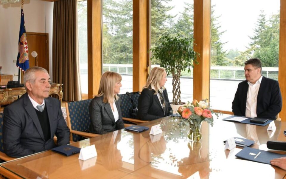 slike iz ureda PREDSJEDNIKA