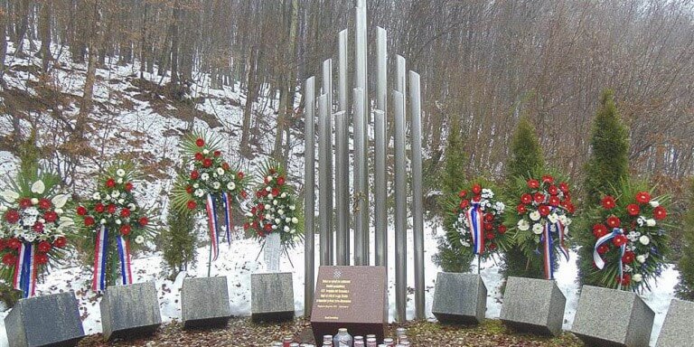 Spomen-obiljezje-kod-Brusnika-1000x500-1-768x384 (1)